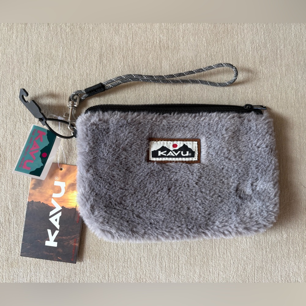 Kavu NWT Gray Faux Fur Plush Fuzzy Soft Zip Wristlet Clutch Handbag Coin Purse